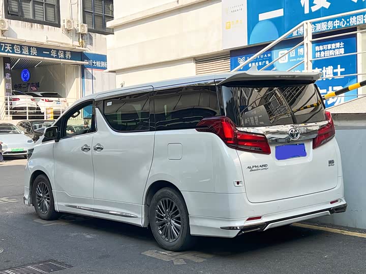 Фото 9 - Toyota Vellfire