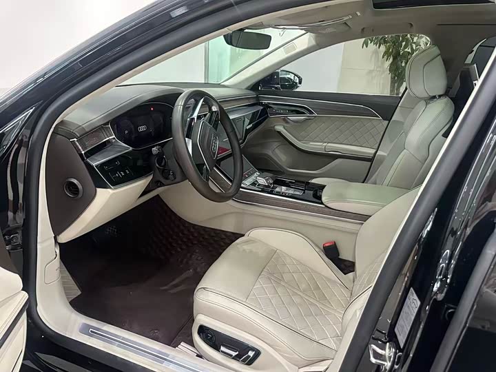 Фото 3 - Audi A8