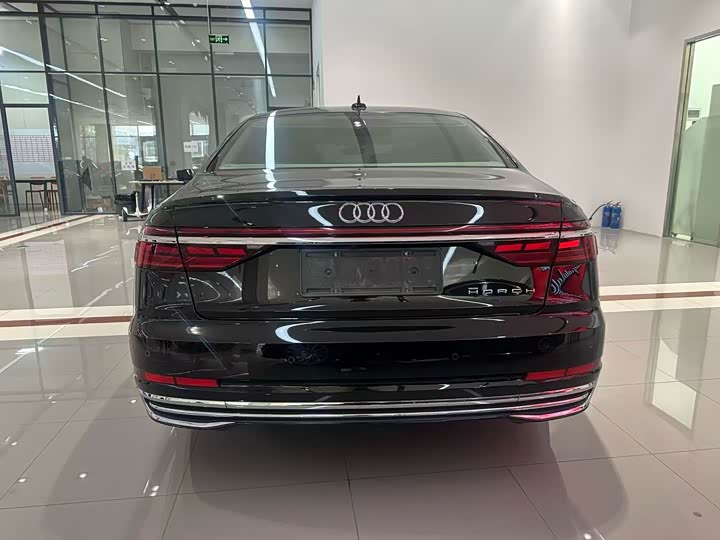 Фото 6 - Audi A8
