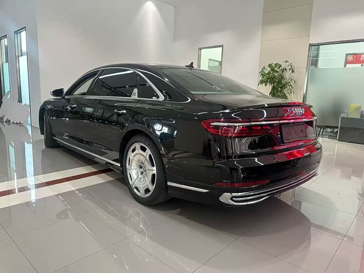 Фото 7 - Audi A8