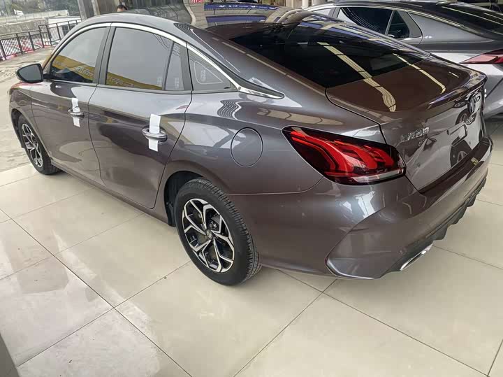 Фото 7 - MG Motor 5