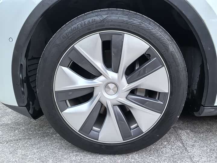 Фото 9 - Tesla Model Y