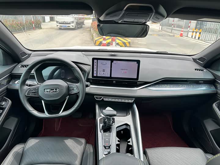 Фото 3 - Geely Preface