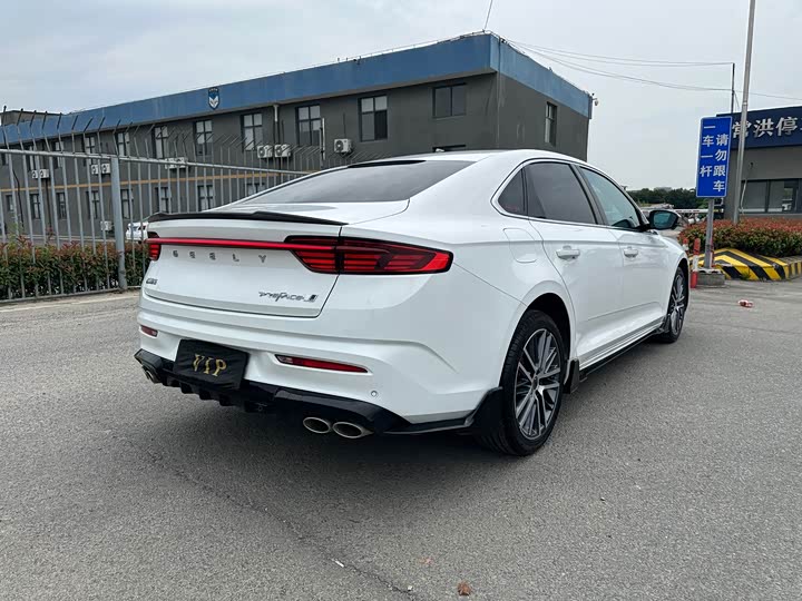 Фото 7 - Geely Preface