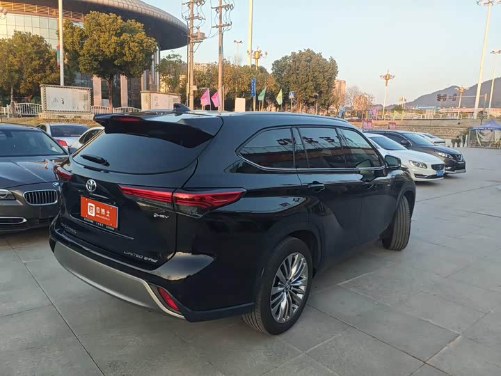 Фото 2 - Toyota Highlander