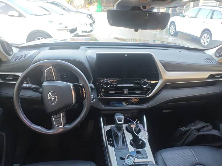 Фото 7 - Toyota Highlander