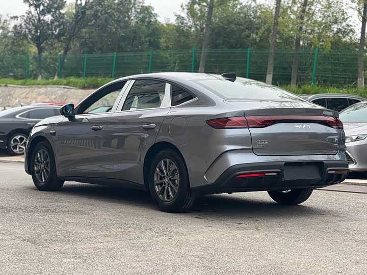 Фото 9 - BYD Qin L