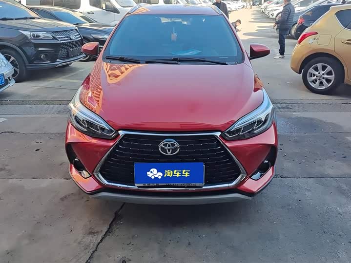 Фото 2 - Toyota Yaris L Hatchback