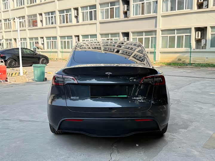 Фото 8 - Tesla Model Y