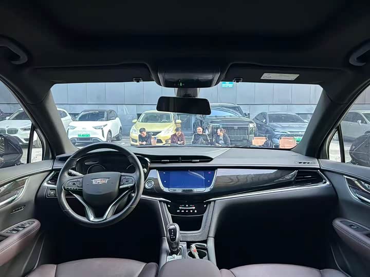 Фото 6 - Cadillac XT6