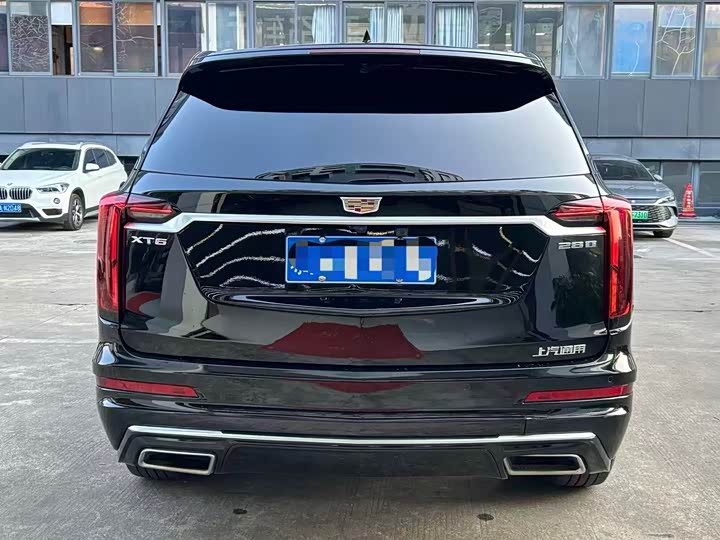 Фото 8 - Cadillac XT6