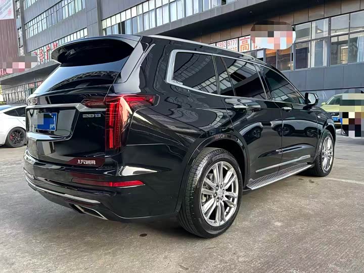 Фото 9 - Cadillac XT6