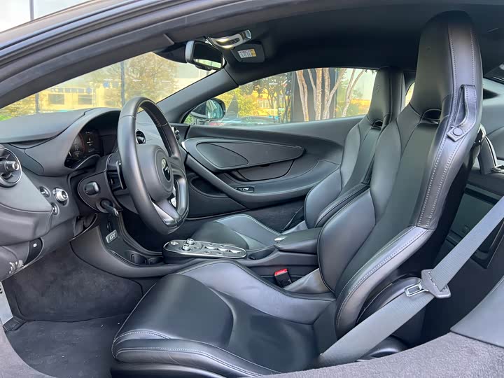 Фото 4 - McLaren GT