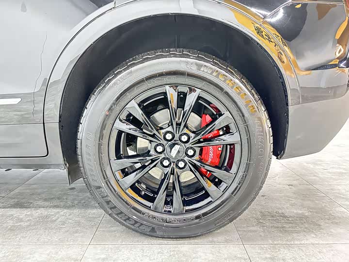 Фото 6 - Cadillac XT5