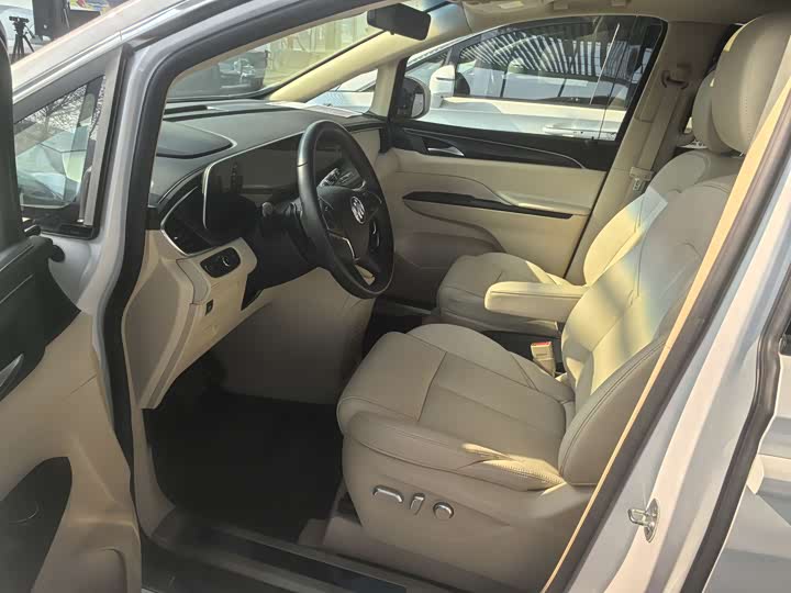 Фото 4 - Buick GL8 ES