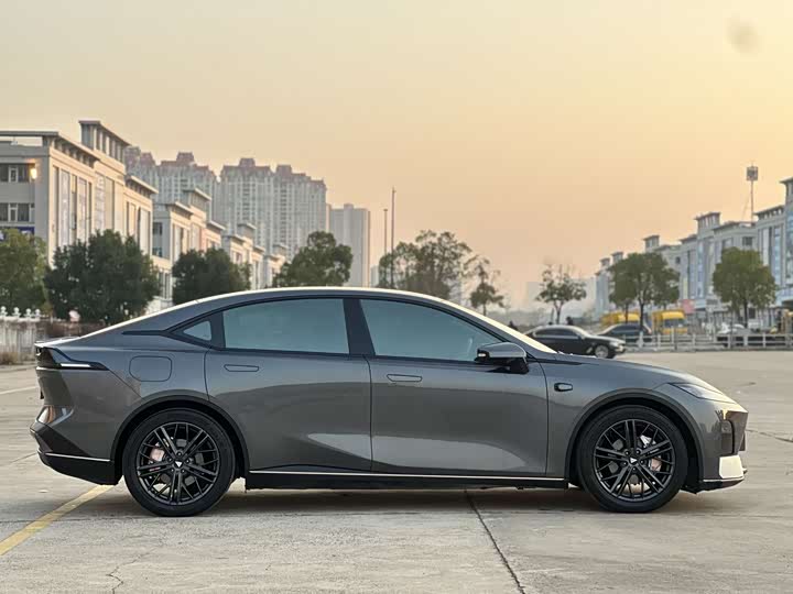 Фото 8 - Changan Deepal SL03