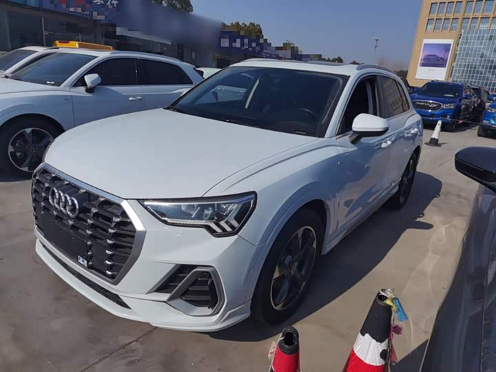 Фото 1 - Audi Q3