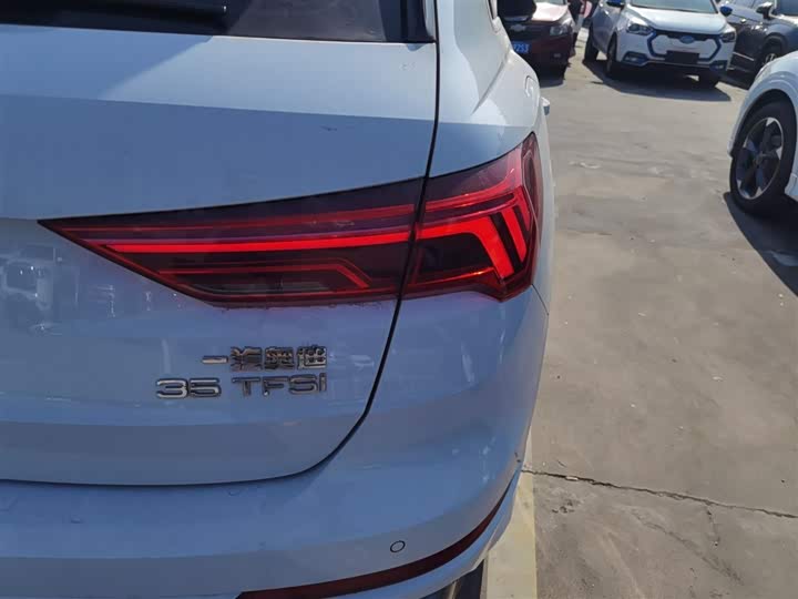 Фото 8 - Audi Q3