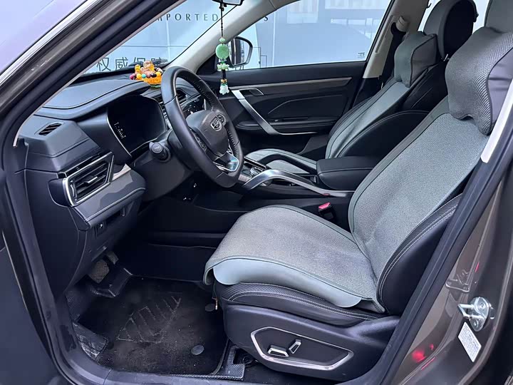 Фото 4 - Geely Atlas