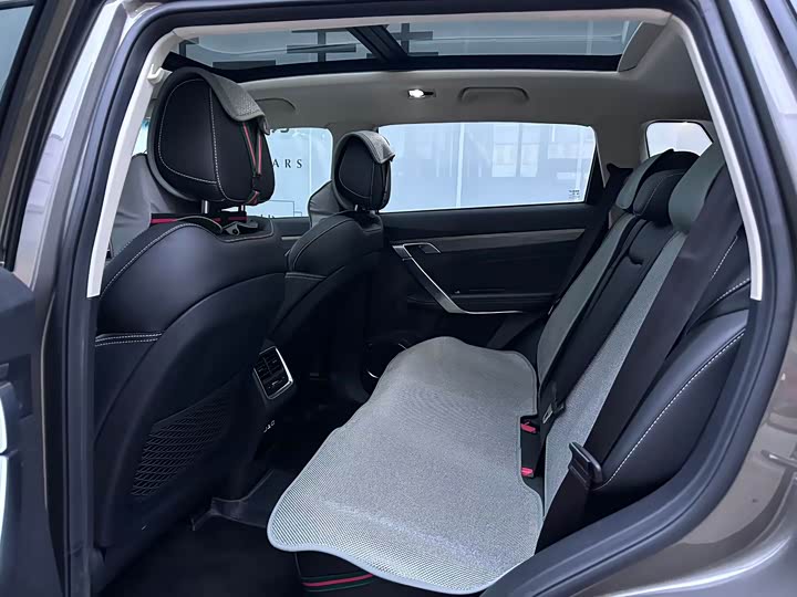 Фото 5 - Geely Atlas