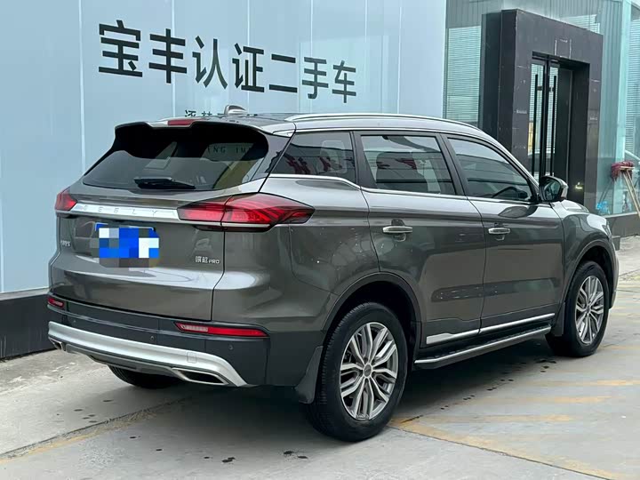 Фото 8 - Geely Atlas