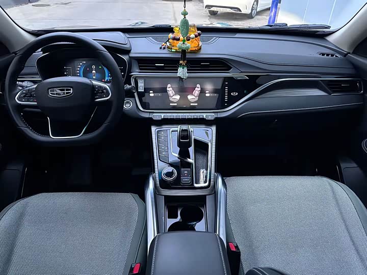 Фото 9 - Geely Atlas