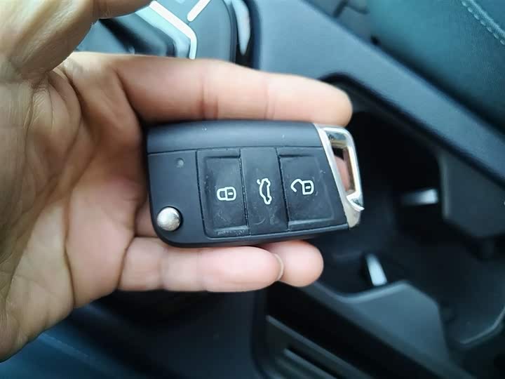 Фото 9 - Volkswagen Tharu