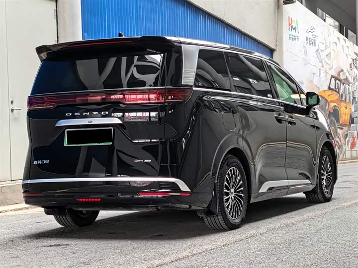 Фото 5 - Denza D9