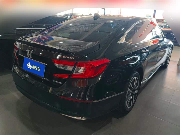 Фото 3 - Honda Accord