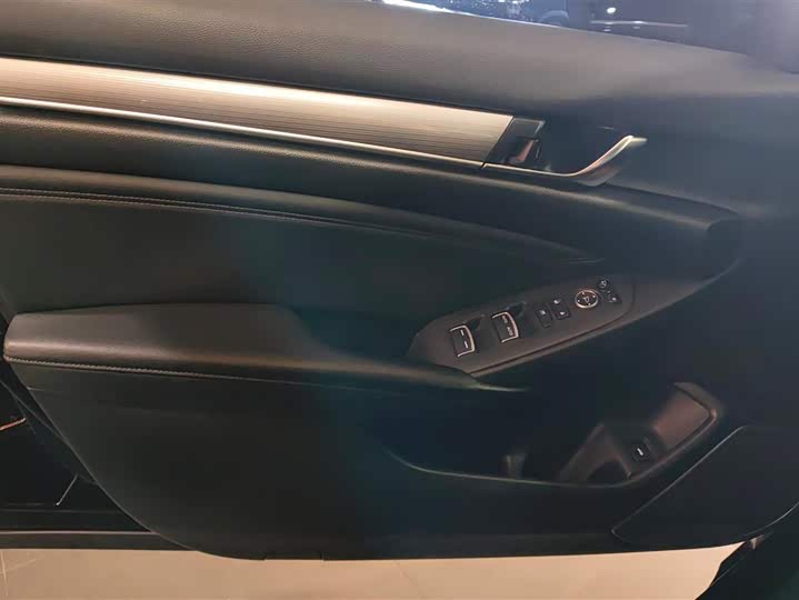 Фото 7 - Honda Accord