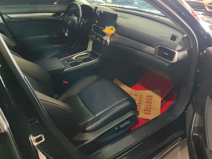 Фото 8 - Honda Accord