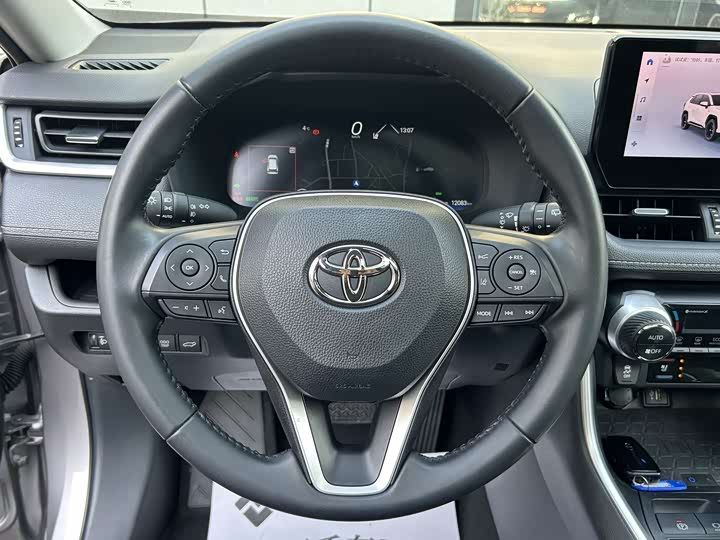 Фото 9 - Toyota Wildlander