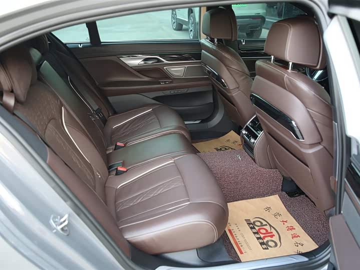 Фото 8 - BMW 7 Series