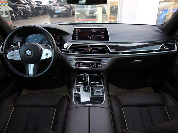 Фото 9 - BMW 7 Series