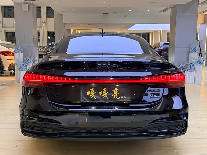 Фото 8 - Audi A7L