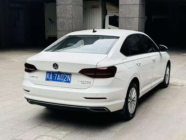 Фото 8 - Volkswagen Lavida