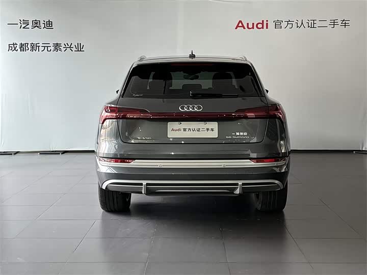 Фото 5 - Audi e-tron