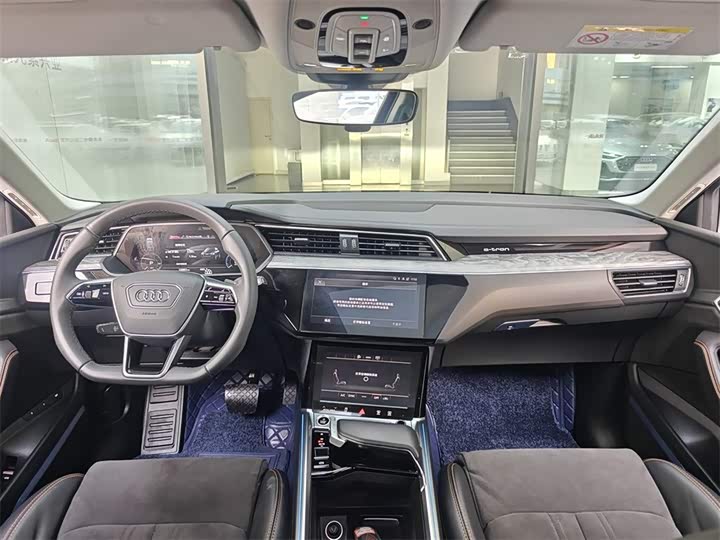 Фото 6 - Audi e-tron