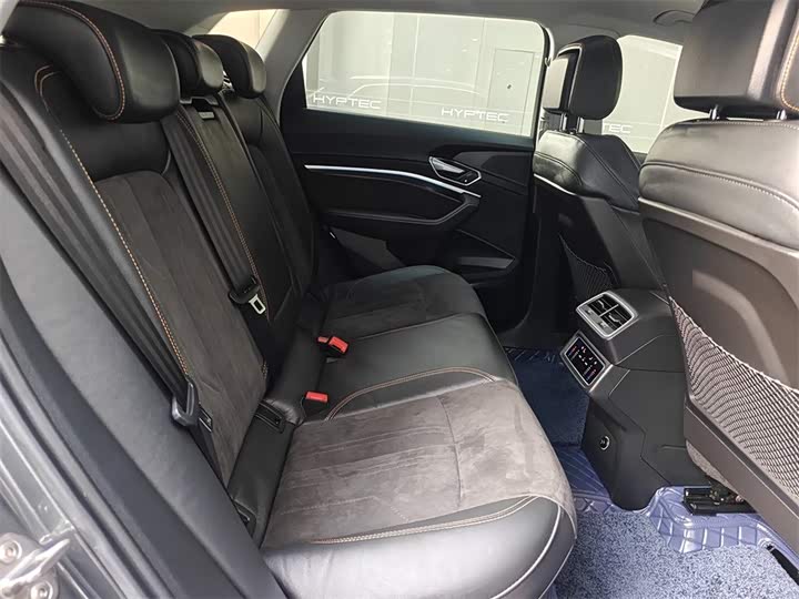 Фото 7 - Audi e-tron