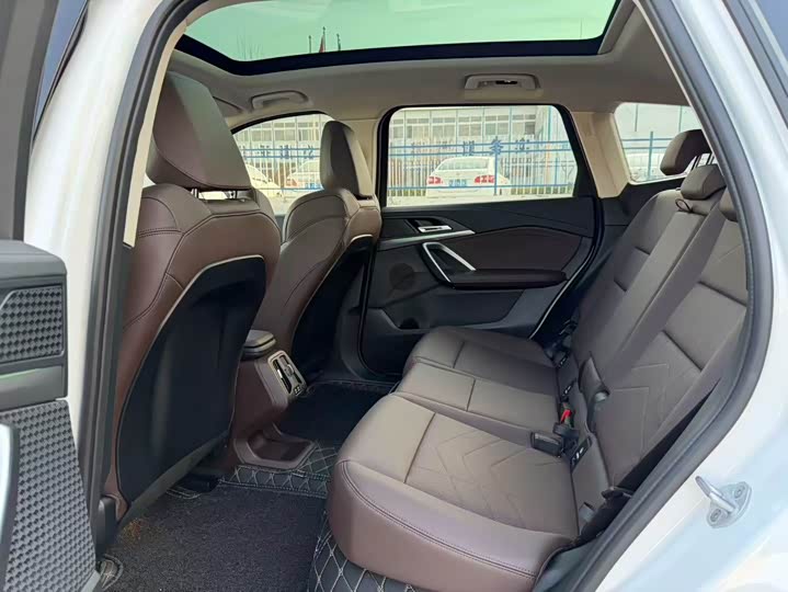 Фото 9 - BMW iX1