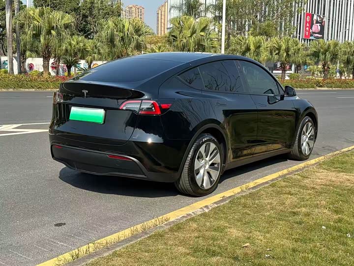 Фото 4 - Tesla Model Y