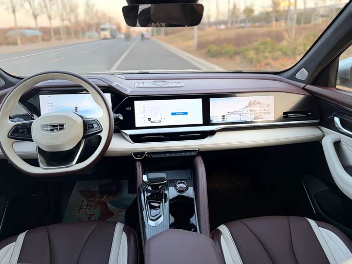 Фото 9 - Geely Monjaro