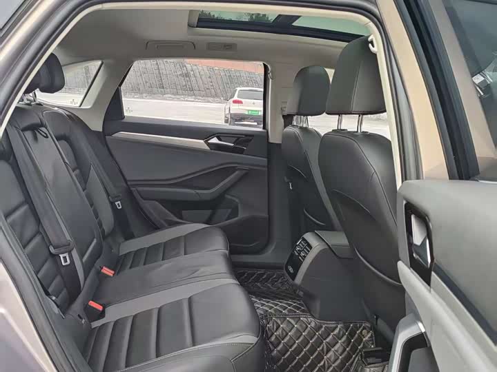 Фото 7 - Volkswagen Sagitar L