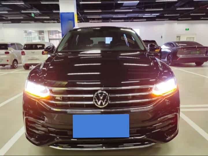 Фото 2 - Volkswagen Tiguan L Pro
