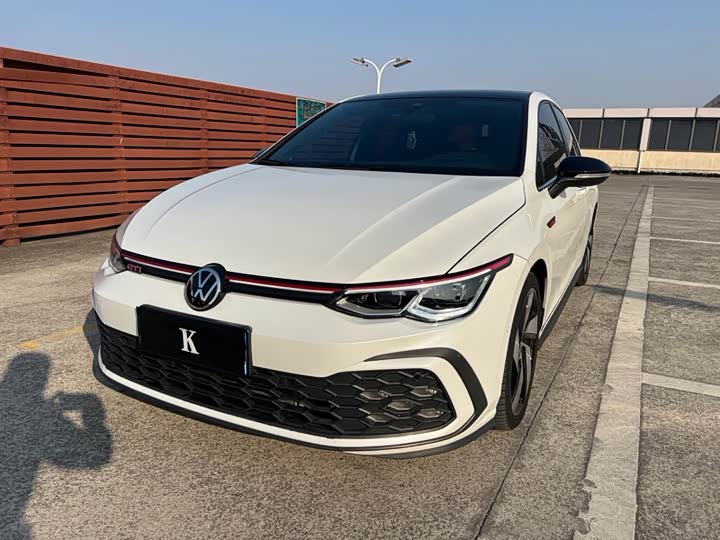 Фото 1 - Volkswagen Golf GTI