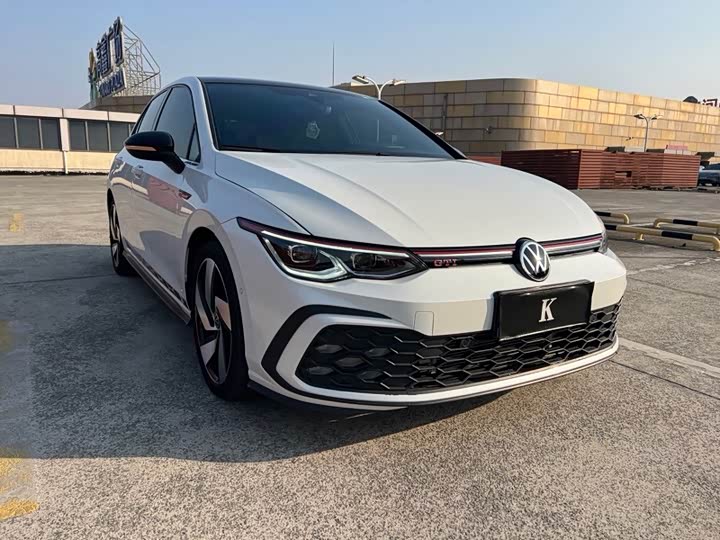 Фото 3 - Volkswagen Golf GTI