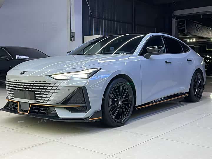 Фото 1 - Changan UNI-V