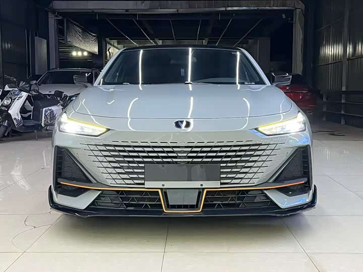 Фото 2 - Changan UNI-V