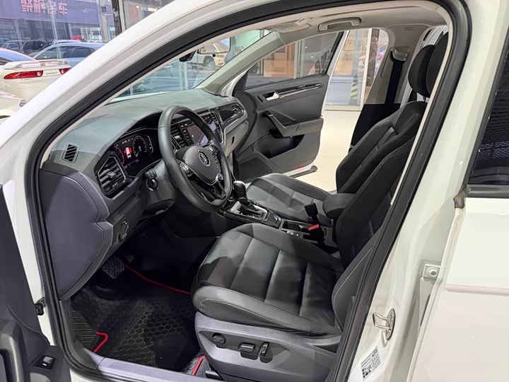 Фото 7 - Volkswagen T-Roc