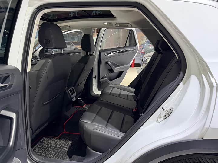 Фото 8 - Volkswagen T-Roc